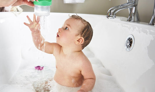 🧴 5 indispensables pour le bain de bébé : sécurité, détente et éveil