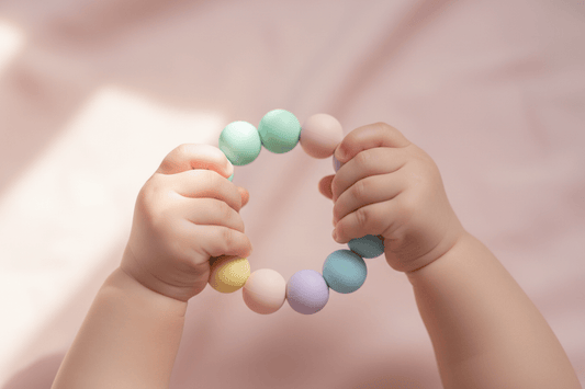 Dentition bébé : tout savoir sur les anneaux de dentition et les soins en 2026