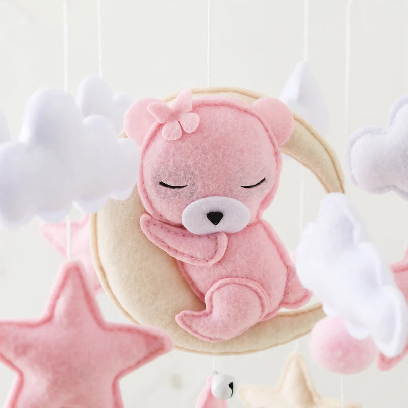 Mobile Lit Bébé Musical et Lumineux – Bois Naturel, Hochet Feutre Doux & Boîte à Musique Nouveau-Né