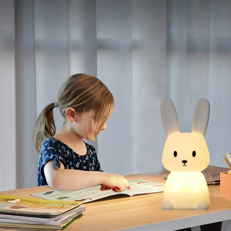 Veilleuse lapin silicone 7 couleurs — LED Rechargeable USB-C Minuterie 3h | Cadeau Naissance Chambre Fille