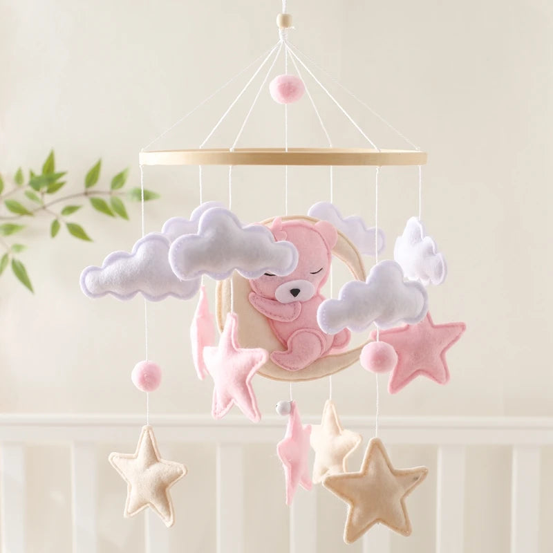 Mobile Lit Bébé Musical et Lumineux – Bois Naturel, Hochet Feutre Doux & Boîte à Musique Nouveau-Né