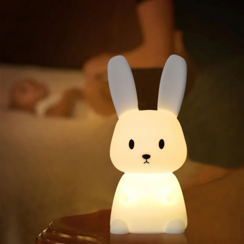 Veilleuse lapin silicone 7 couleurs — LED Rechargeable USB-C Minuterie 3h | Cadeau Naissance Chambre Fille