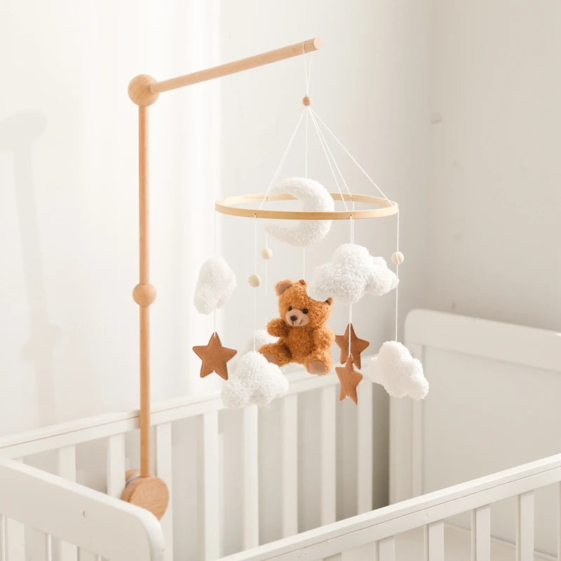 Mobile Lit Bébé Musical et Lumineux – Bois Naturel, Hochet Feutre Doux & Boîte à Musique Nouveau-Né