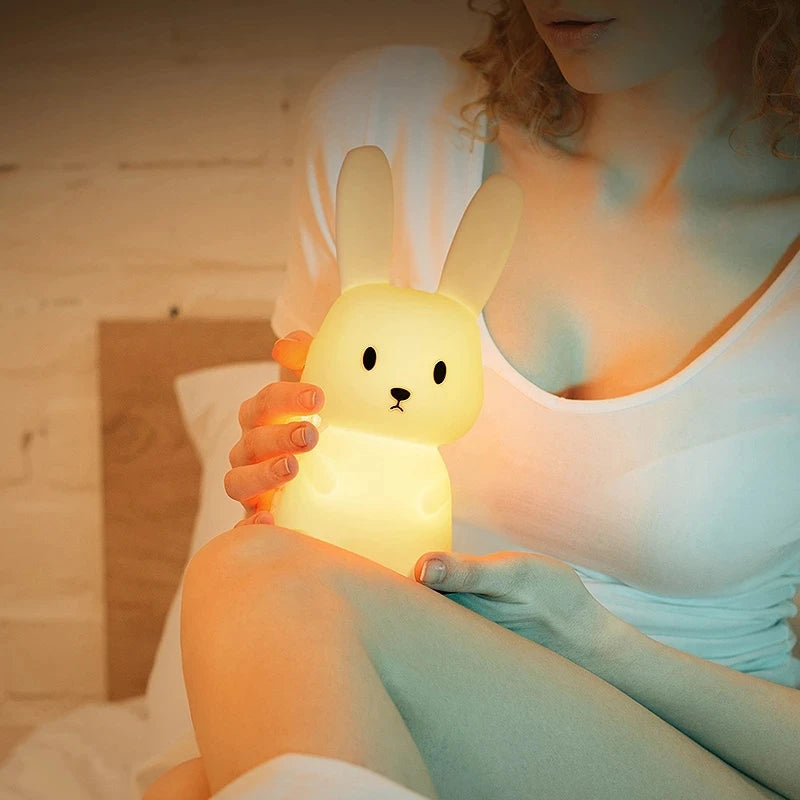 Veilleuse lapin silicone 7 couleurs — LED Rechargeable USB-C Minuterie 3h | Cadeau Naissance Chambre Fille