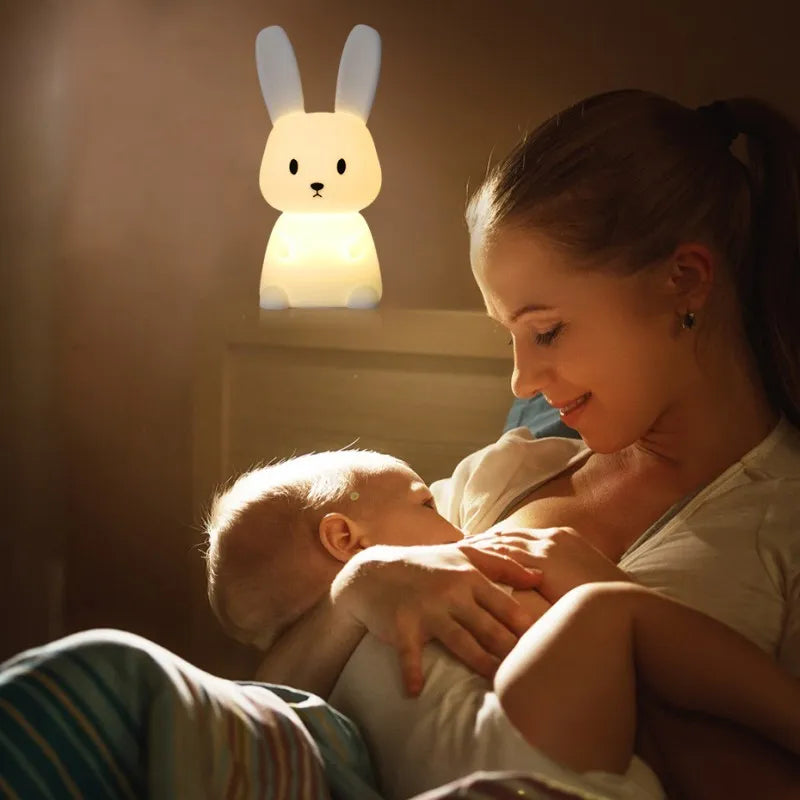 Veilleuse lapin silicone 7 couleurs — LED Rechargeable USB-C Minuterie 3h | Cadeau Naissance Chambre Fille
