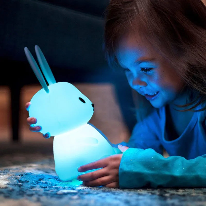Veilleuse lapin silicone 7 couleurs — LED Rechargeable USB-C Minuterie 3h | Cadeau Naissance Chambre Fille
