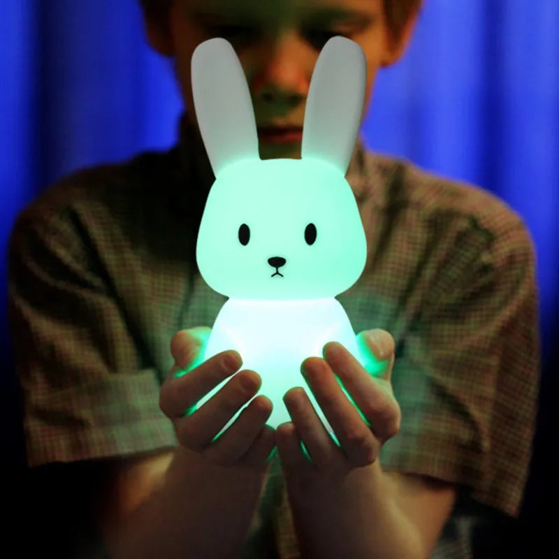 Veilleuse lapin silicone 7 couleurs — LED Rechargeable USB-C Minuterie 3h | Cadeau Naissance Chambre Fille