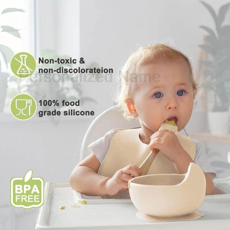 Coffret Repas Bébé Silicone Personnalisé Prénom – Set 8 Pièces Assiette Ventouse Bol Tasse Couverts Sans BPA Cadeau Naissance