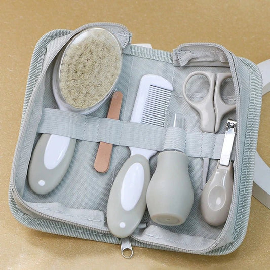 Kit de Soin Bébé 6 Pièces – Trousse de Toilette avec Coupe-Ongles, Brosse, Peigne, Ciseaux & Aspirateur Nasal
