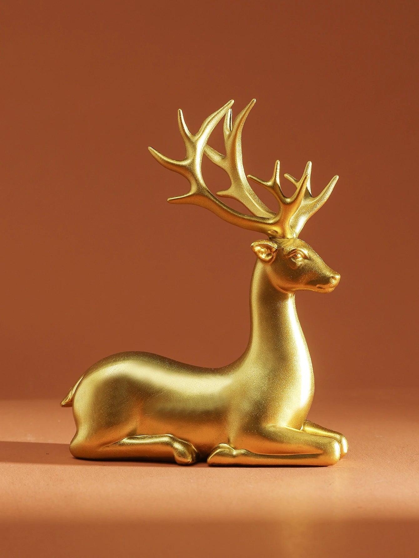 Lot 2 Reindeer Christmas Figurines – Rustic Decorative Statuettes for Table & Mantelpiece