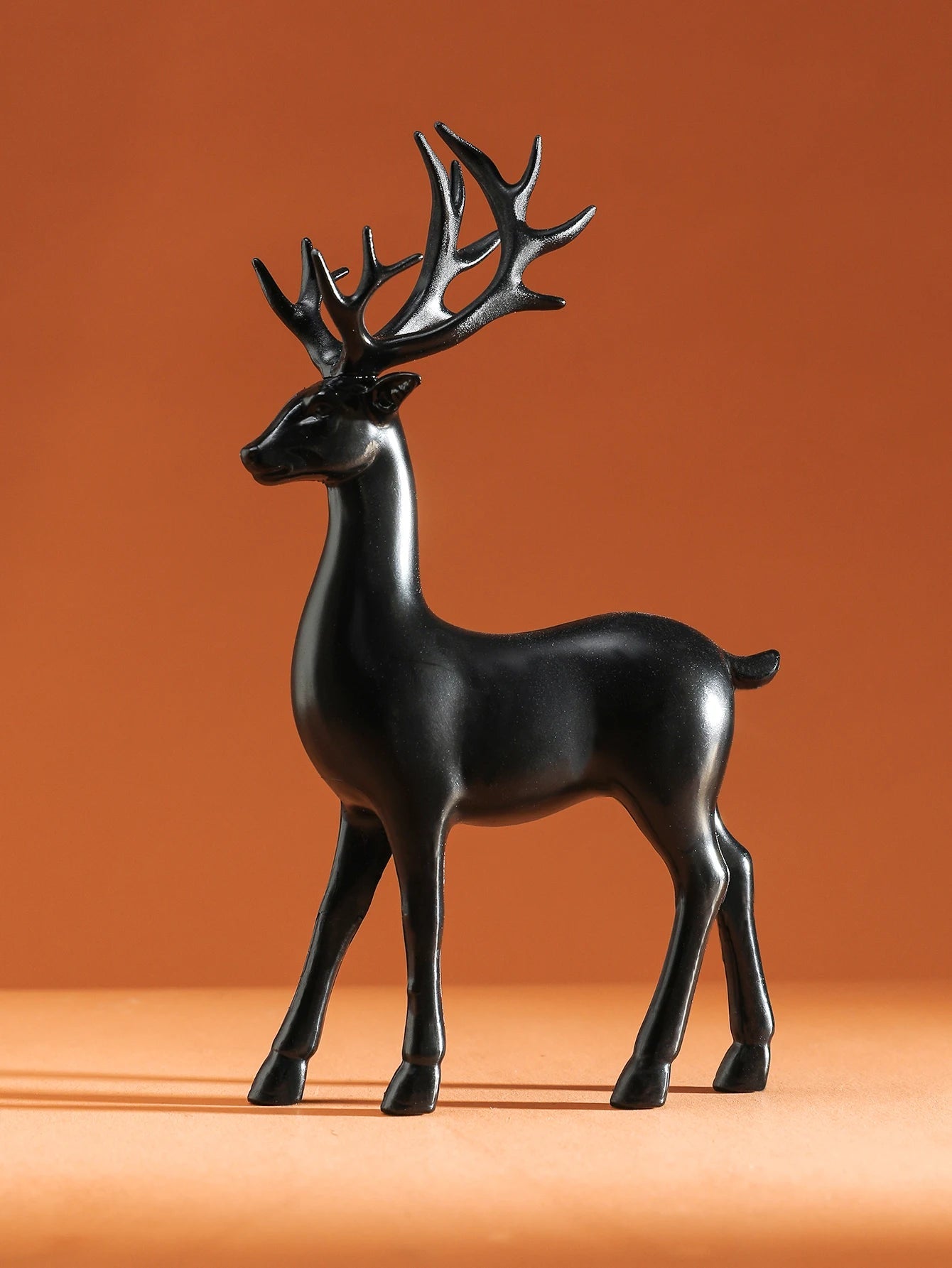 Lot 2 Reindeer Christmas Figurines – Rustic Decorative Statuettes for Table & Mantelpiece