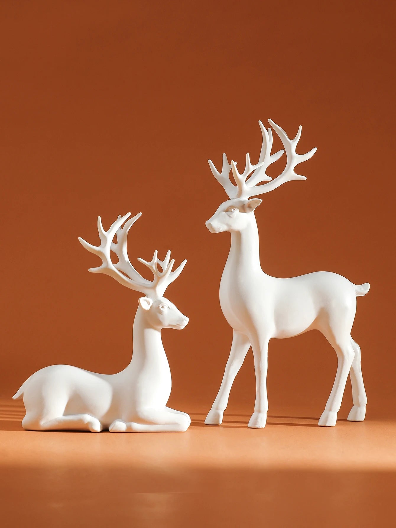 Lot 2 Reindeer Christmas Figurines – Rustic Decorative Statuettes for Table & Mantelpiece