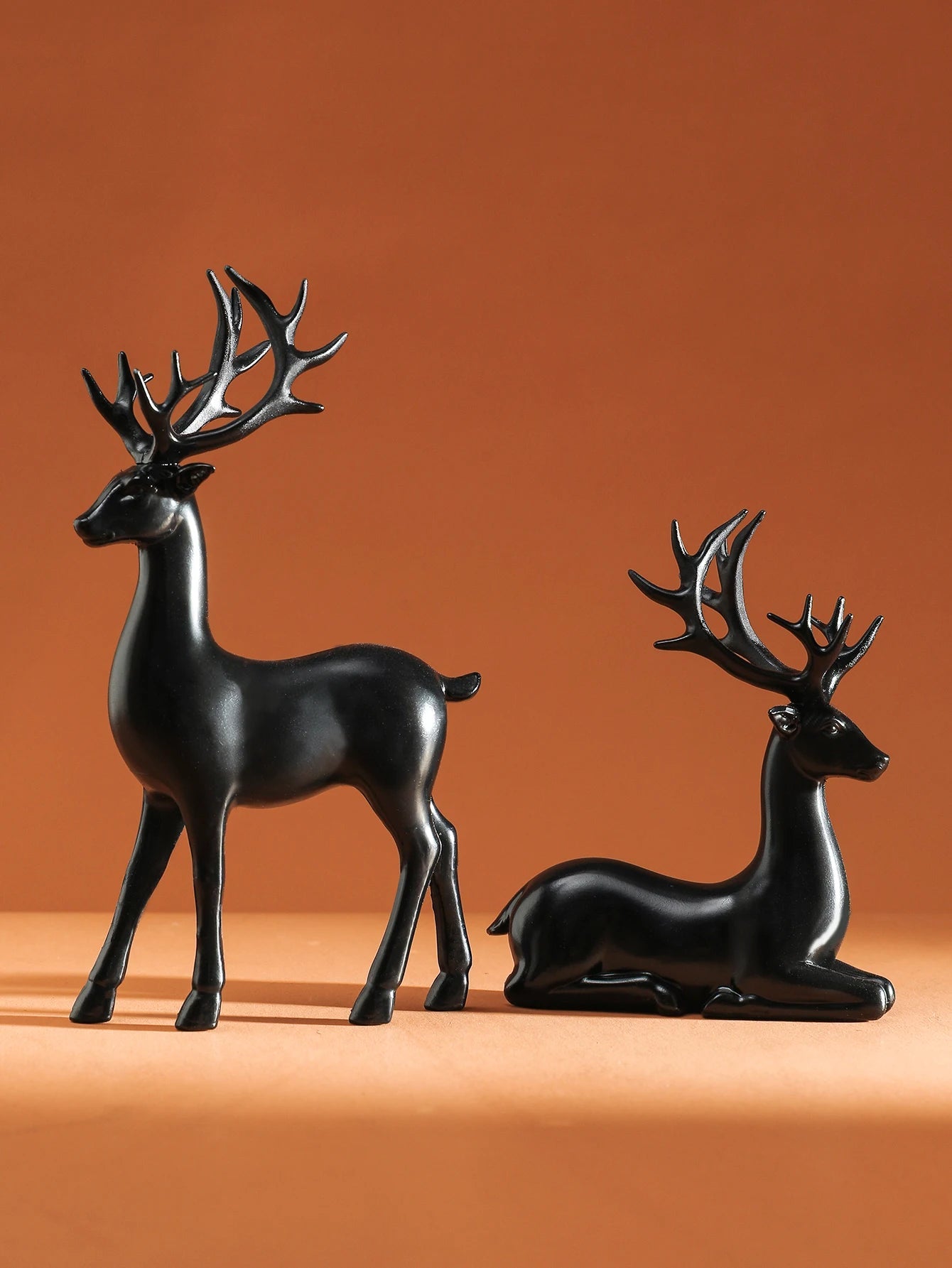 Lot 2 Reindeer Christmas Figurines – Rustic Decorative Statuettes for Table & Mantelpiece