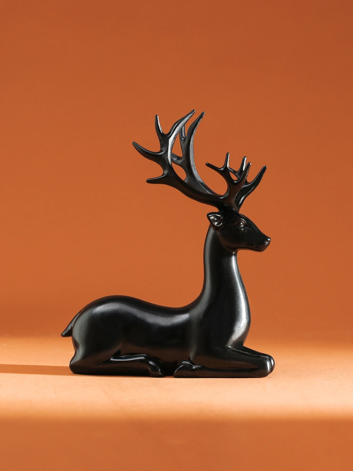 Lot 2 Reindeer Christmas Figurines – Rustic Decorative Statuettes for Table & Mantelpiece
