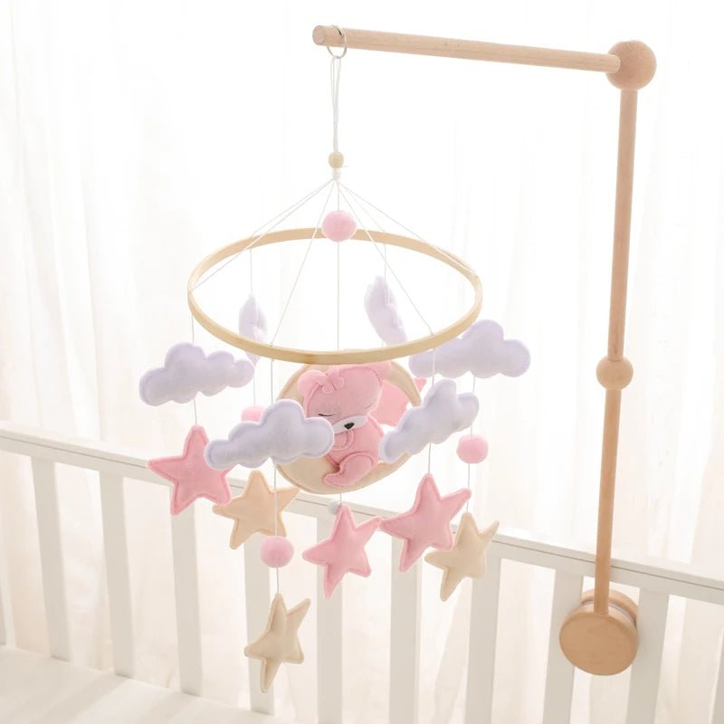 Mobile Lit Bébé Musical et Lumineux – Bois Naturel, Hochet Feutre Doux & Boîte à Musique Nouveau-Né