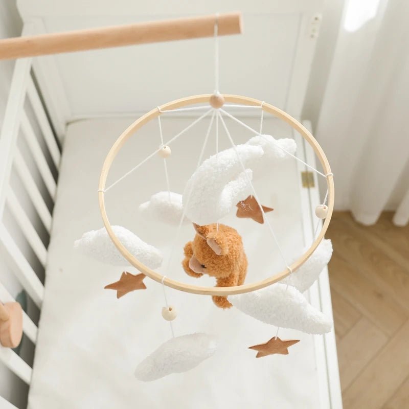 Mobile Lit Bébé Musical et Lumineux – Bois Naturel, Hochet Feutre Doux & Boîte à Musique Nouveau-Né